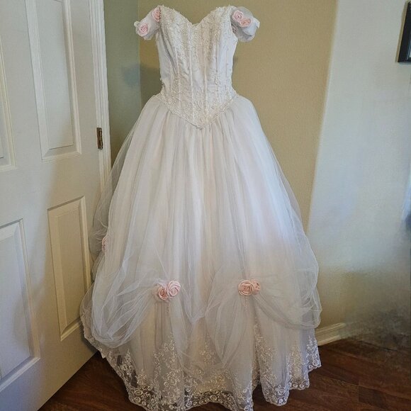 Beautiful White Ball Gown-Style Wedding or Formal Dress - Picture 14 of 14